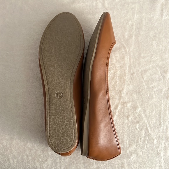 Universal Thread Flats - Picture 2 of 2